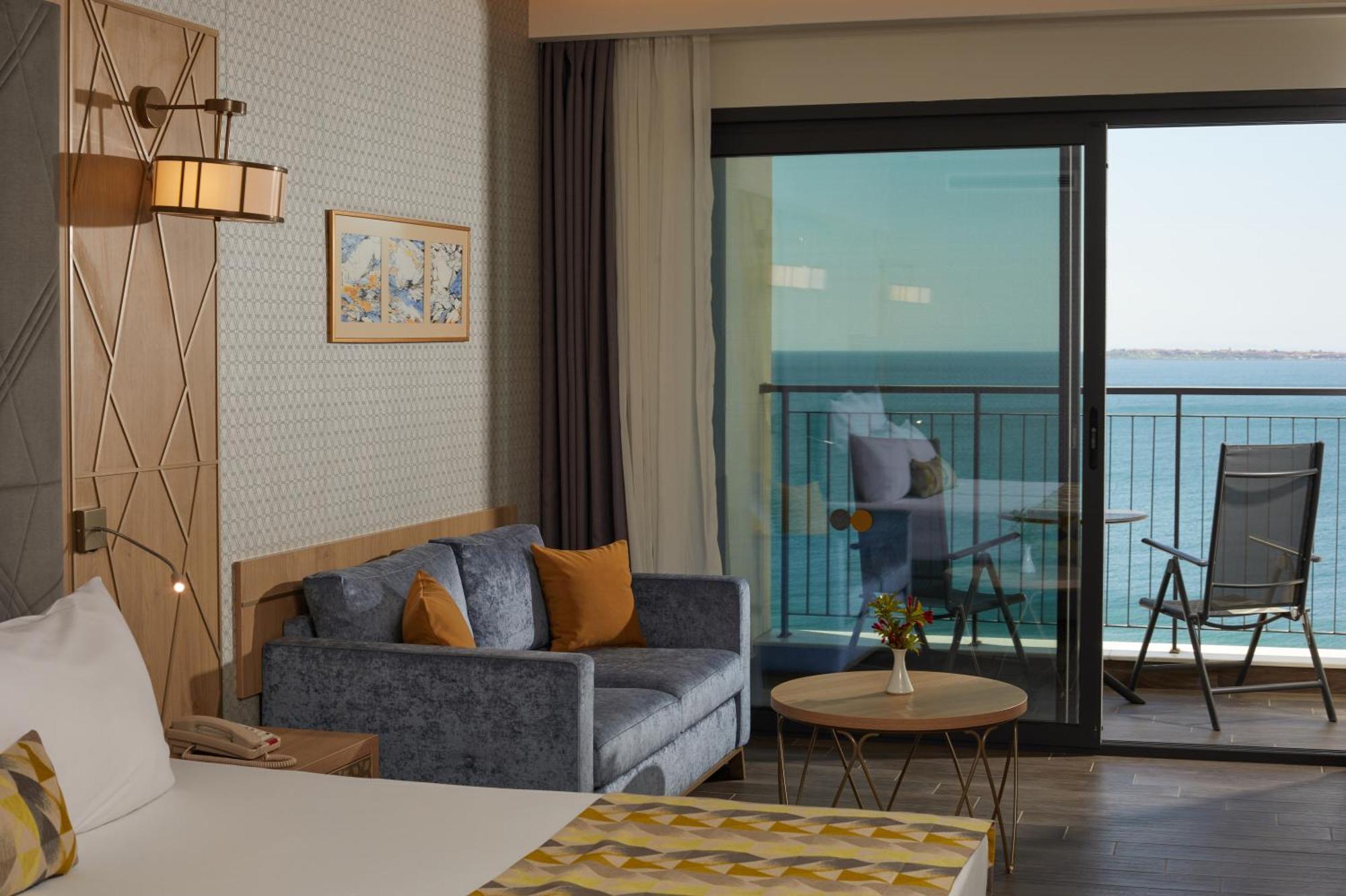 Secrets Sunny Beach Resort & Spa (Adults Only) 客房 照片 A room at the hotel