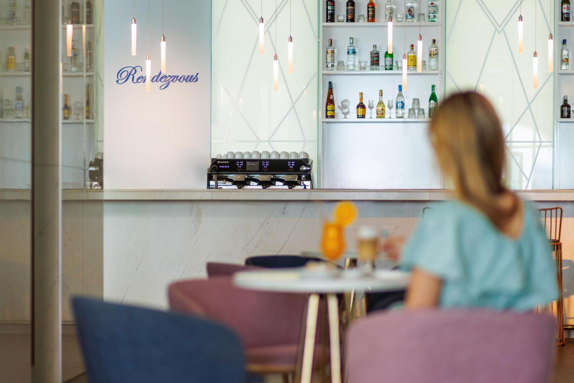 Secrets Sunny Beach Resort & Spa (Adults Only) 外观 照片 The bar at the lounge